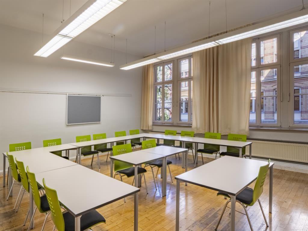 
																					&copy; Andreas Dymke
																				